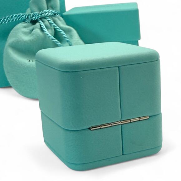 Tiffany & Co. Blue Leather Empty Ring Box Gift Suede Drawstring Bag - Picture 7 of 10